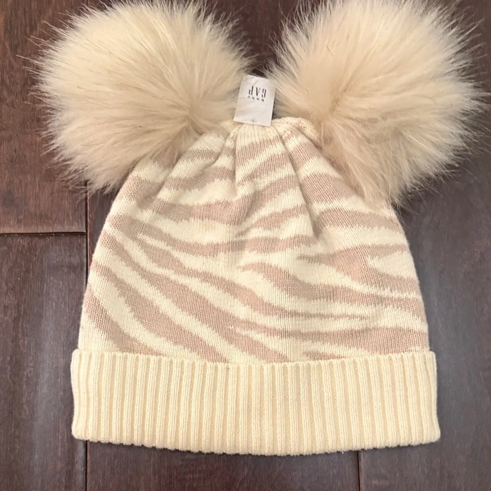 NWT GAP Cream and Tan Fur Pom-Pom Zebra Print  Beanie and Mittens! Size 2T/3T